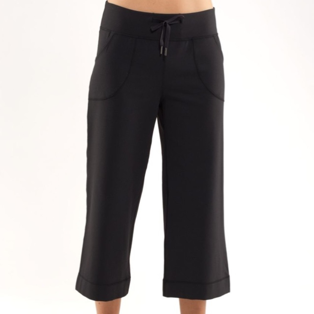 Lululemon still crop